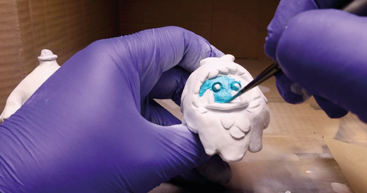 Painting Yeti Figure Head Using Custom Colour