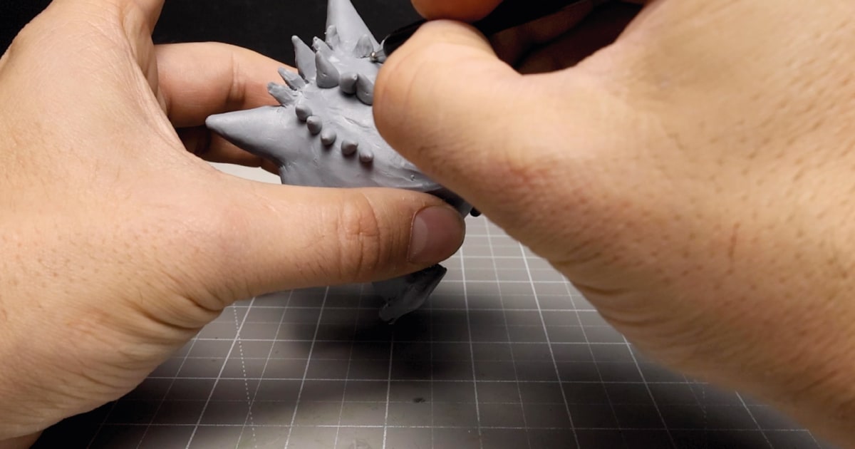 Giving Gengar Back Spikes Using Clay