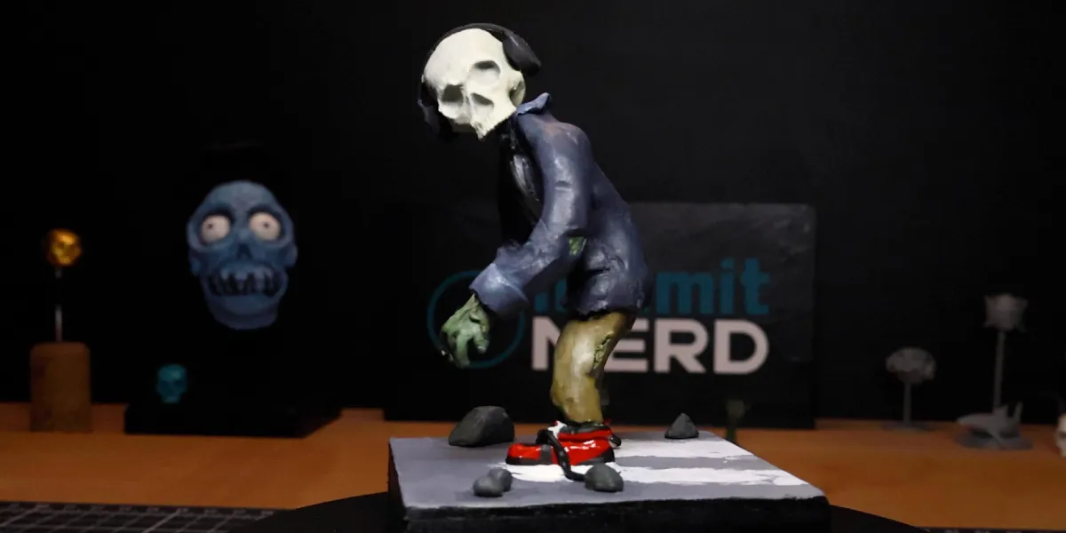 Zombie Figure with 3D Printed Skull & Headphones Reveal